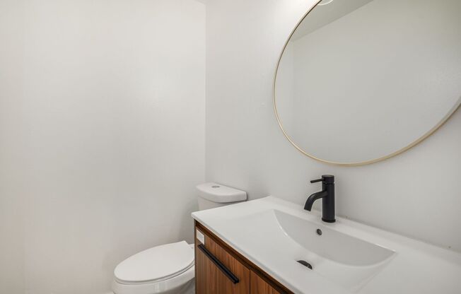 2 beds, 1.5 baths, 900 sqft, $1,279, Unit 32