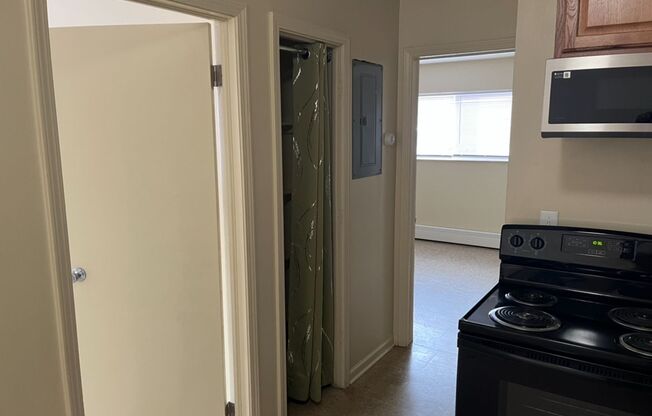 2 beds, 1 bath, $900, Unit 829-01