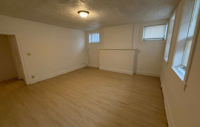 2 beds, 1 bath, 1,016 sqft, $1,095, Unit Unit 112