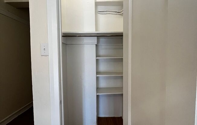 1 bed, 1 bath, 572 sqft, $1,485, Unit Old King Edward 17