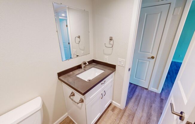 2 beds, 1 bath, 900 sqft, $1,390, Unit 25