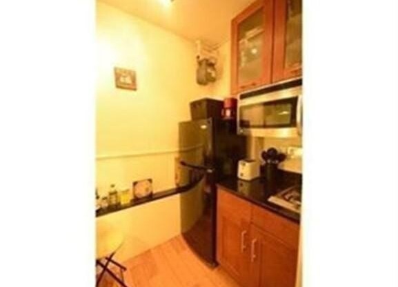 Studio, 1 bath, 305 sqft, $2,450, Unit 404