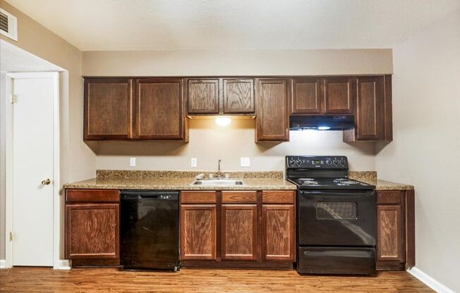 2 beds, 1.5 baths, 825 sqft, $975, Unit 914