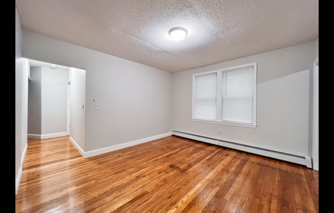 3 beds, 1 bath, $1,750, Unit 1st Fl