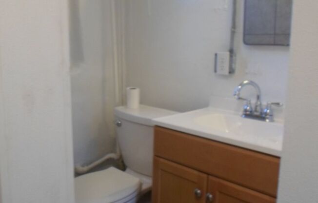 2 beds, 1 bath, $1,685, Unit # LOWER