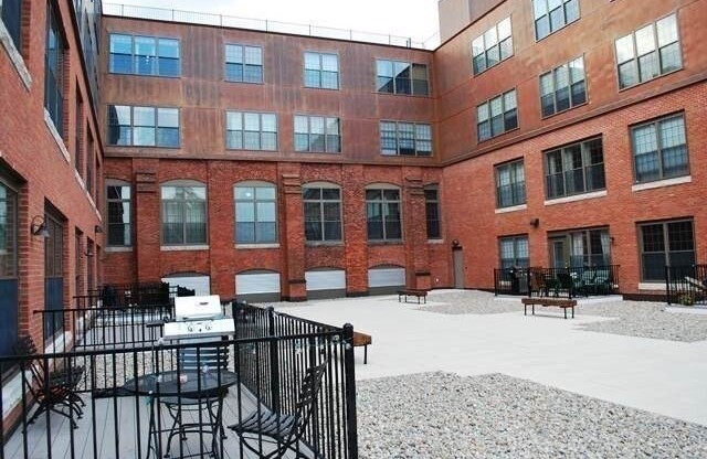 1 bed, 1 bath, 1,023 sqft, $3,550, Unit 220