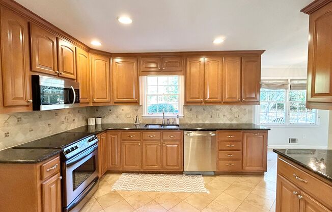 Fabulous Dunwoody Property Situated in a Perfect Location!  Hardwoods, Stainless, Granite!