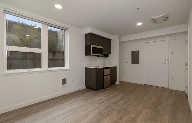 Studio, 1 bath, 250 sqft, $995, Unit B04