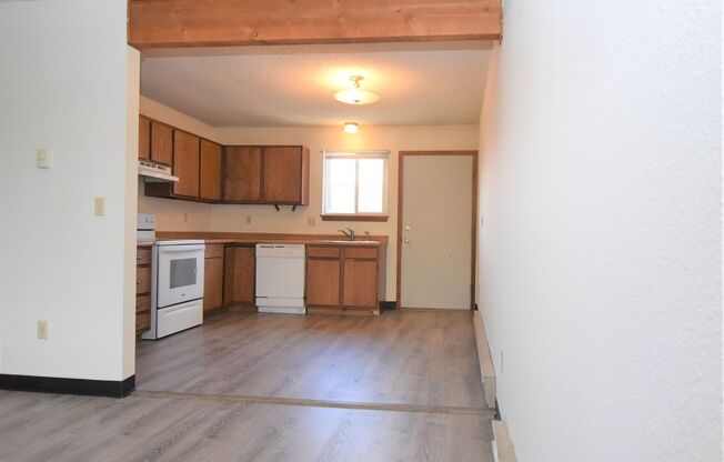 Great Location! Top Floor 2 bed 1 bath and detached garage!