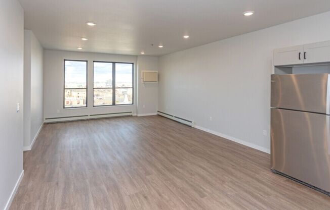 2 beds, 2 baths, 1,096 sqft, $1,450, Unit 602