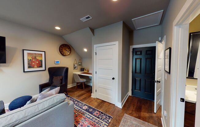 Cozy Fully Furnished Edgehill Apartment- ALL UTILITIES INCLUDED!