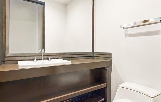 1 bed, 2 baths, 826 sqft, $4,800, Unit 16D