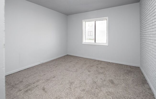 3 beds, 2 baths, 950 sqft, $1,300