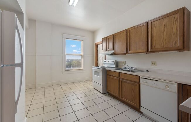 3 beds, 2 baths, 1,700 sqft, $1,600, Unit 06