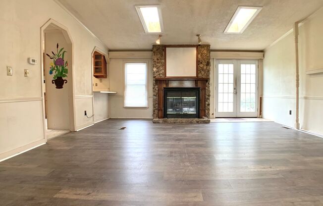 2551 Farm Cir