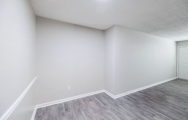 2 beds, 1 bath, 805 sqft, $1,100, Unit S251