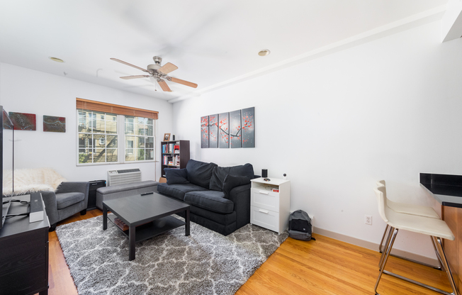 713 METROPOLITAN AVE