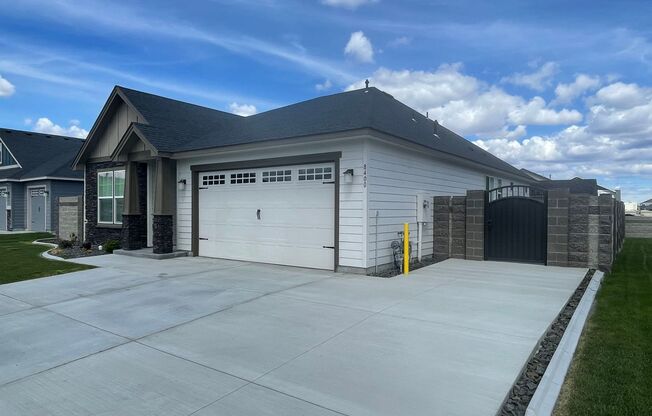 West Richland House for Lease!