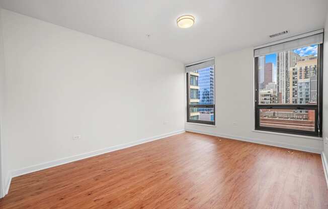 Large spacious bedroom apartments downtown Chicago 60654 at Hensley Chicago, Illinois