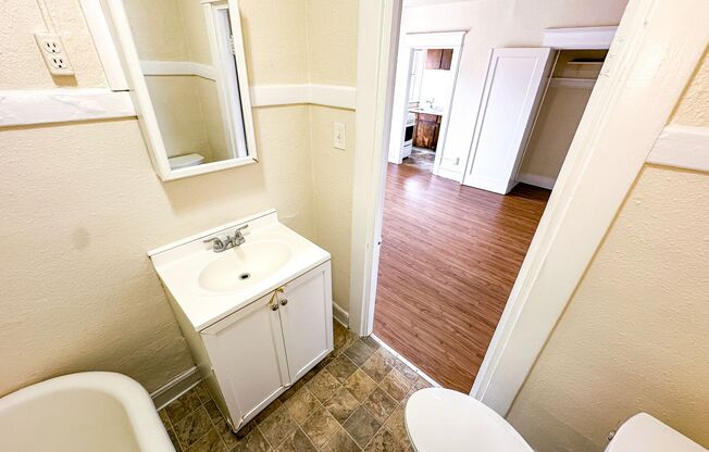 Studio, 1 bath, 380 sqft, $1,195, Unit 304