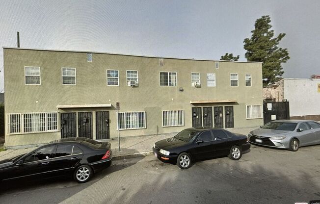 4011 HALLDALE AVE