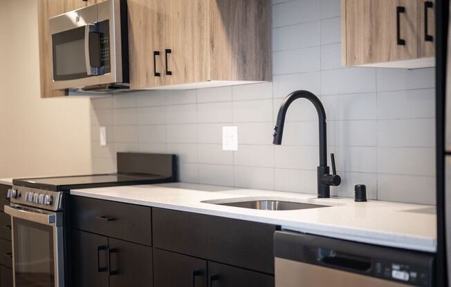 2 beds, 1 bath, 660 sqft, $2,200, Unit 208