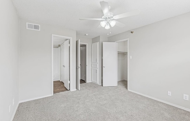 B1 bedroom at Jefferson Place in Irving, Tx