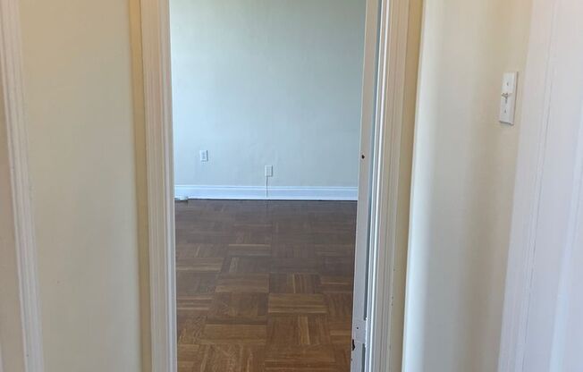 1 bed, 1 bath, 768 sqft, $1,510, Unit Royal York 211