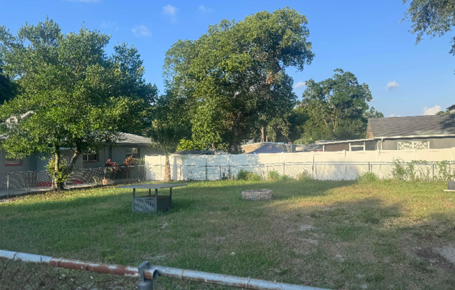 1915 W KIRBY ST