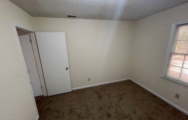 2 beds, 1 bath, $750, Unit 2257