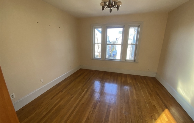 3 beds, 1 bath, 1,100 sqft, $3,550, Unit 2