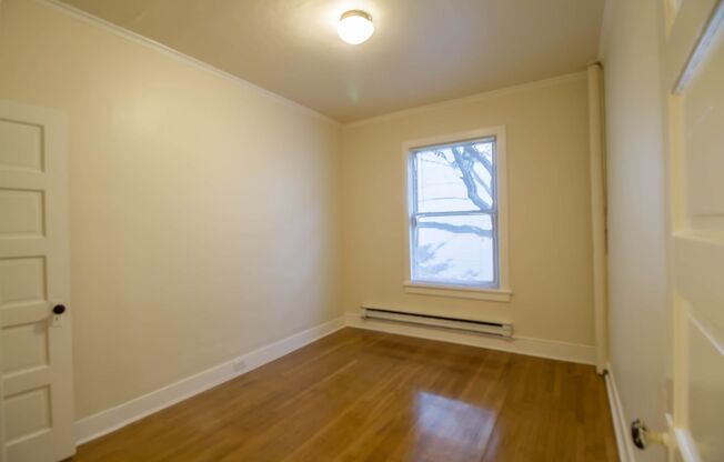 2 beds, 1 bath, 890 sqft, $2,850, Unit 15