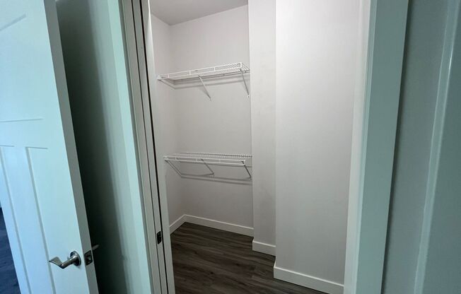 2 beds, 2 baths, 1,092 sqft, $1,900, Unit 1400-211