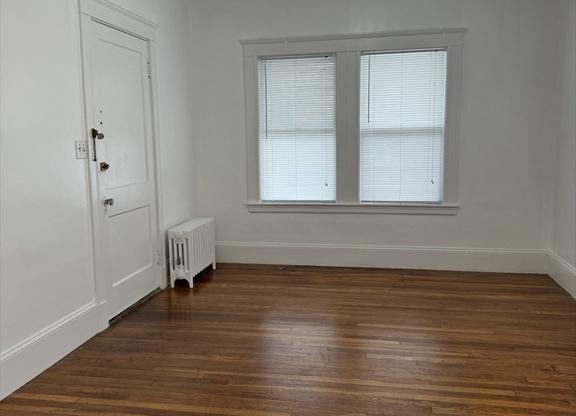 1 bed, 1 bath, 700 sqft, $2,300, Unit 1