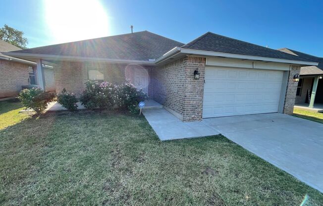 Great 3 Bed 2 Bath Home in CARL ALBERT SCHOOL DISTRICT!!