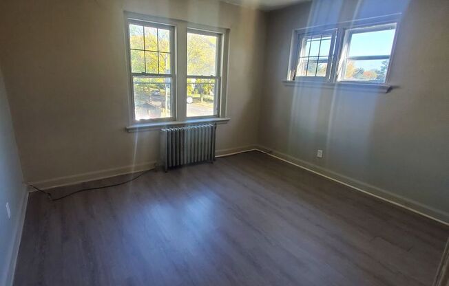 2 beds, 1 bath, 880 sqft, $850, Unit 3