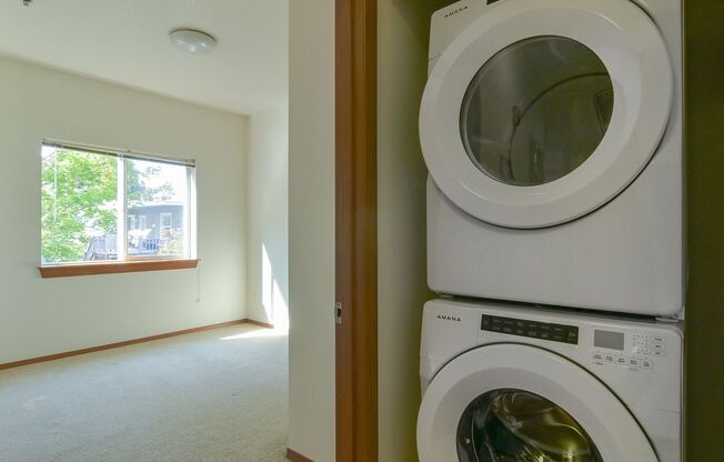 2 beds, 1 bath, $1,700, Unit 203