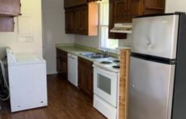 3 beds, 1 bath, $1,609