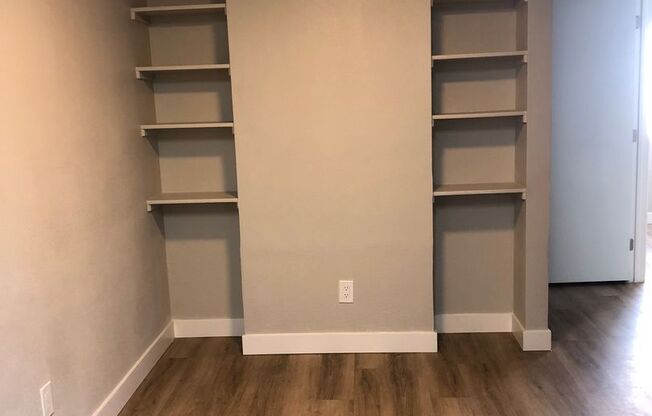 2 beds, 2 baths, 883 sqft, $1,210, Unit 215