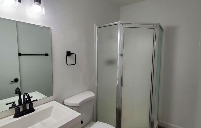 2 beds, 2 baths, 977 sqft, $1,545, Unit 08
