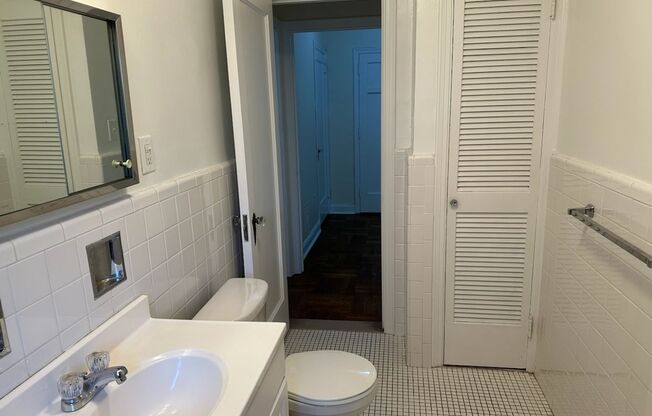 1 bed, 1 bath, 768 sqft, $1,400, Unit Royal York 704