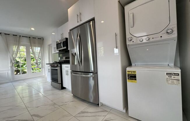 1407 N. Laurel Avenue