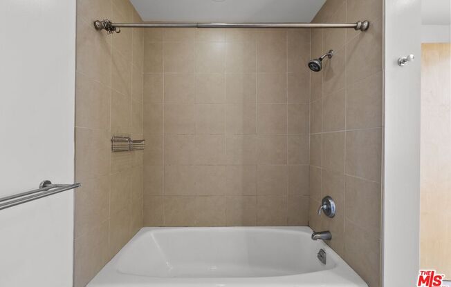 1 bed, 1 bath, 790 sqft, $2,600, Unit 1019