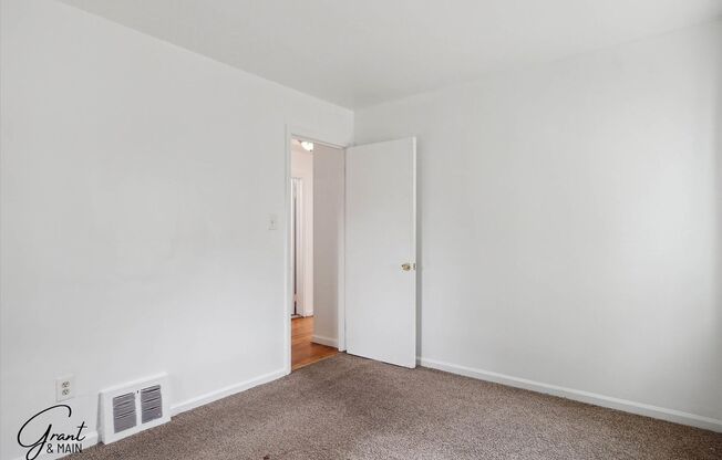 3 beds, 1 bath, $1,200