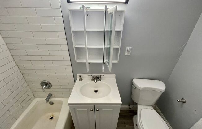 2 beds, 1 bath, 864 sqft, $2,650, Unit 258-24