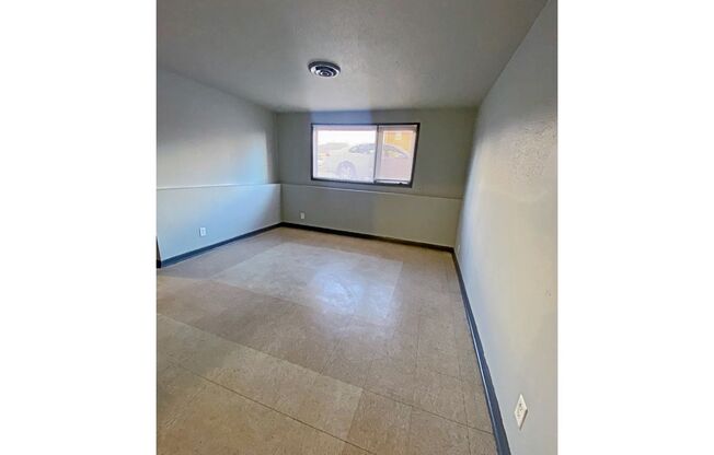 2 beds, 1 bath, 650 sqft, $850, Unit 48131