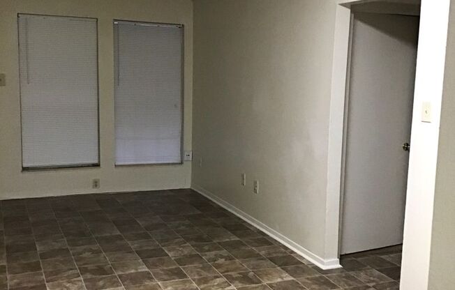 2 beds, 2 baths, 995 sqft, $800, Unit 14