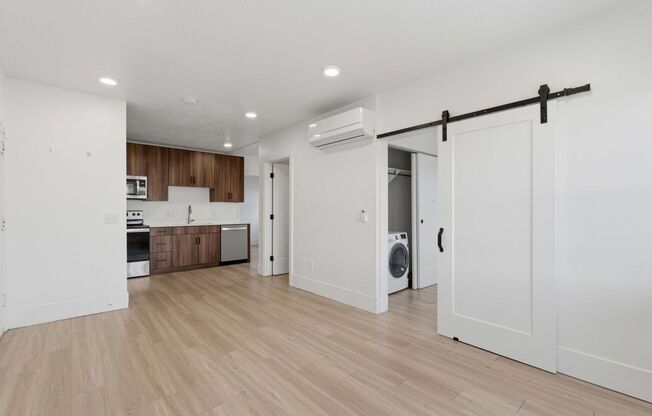 2 beds, 1 bath, $1,575, Unit 20