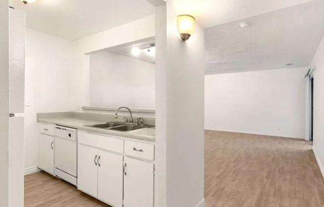 2 beds, 1 bath, 900 sqft, $1,025, Unit 122