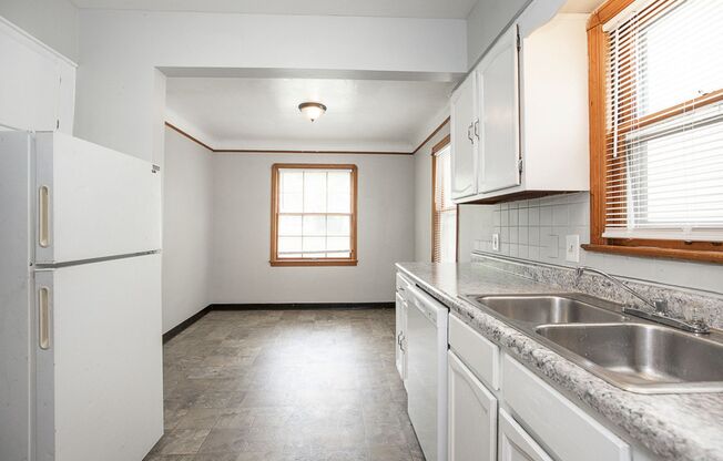 3 Bedroom/1 bath Single House Maple Hts!!